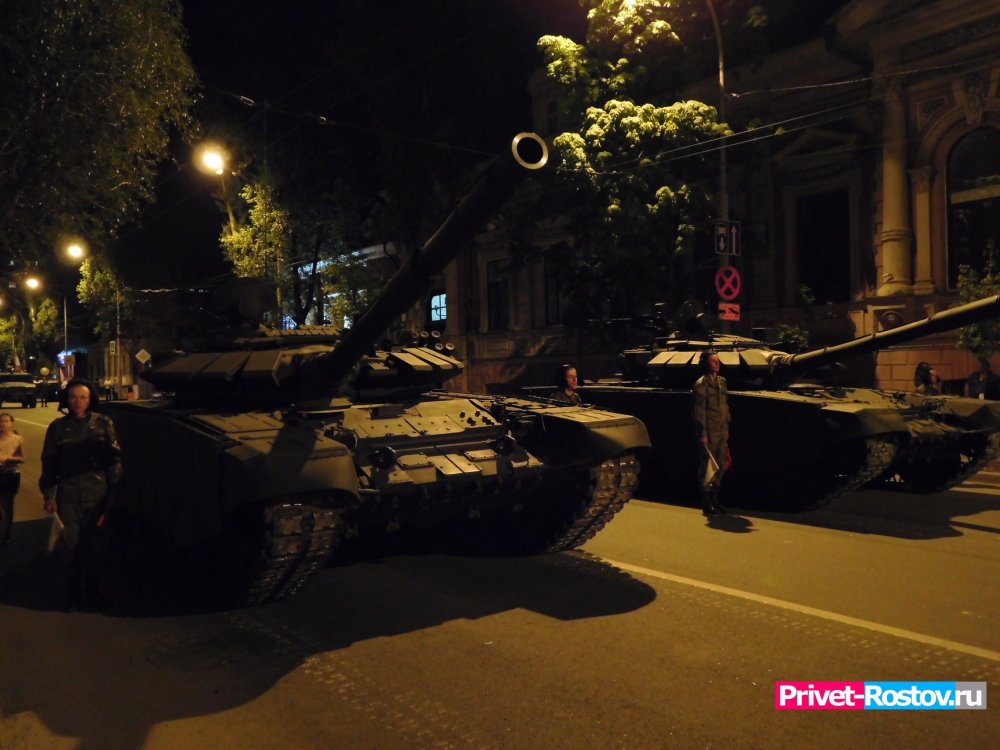 Тяжелой артиллерией Украинская армия атаковала территории рядом с Ростовской областью