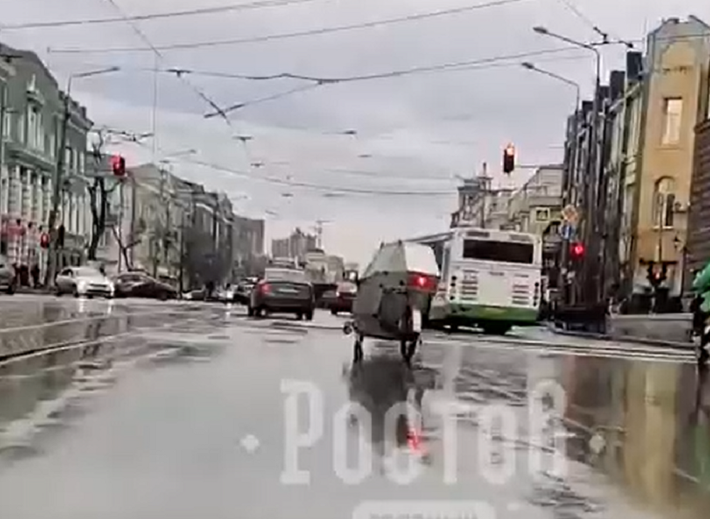 «Пепелац» из будущего на дороге в Ростове взбудоражил автомобилистов