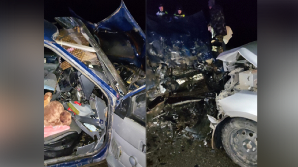 Трое взрослых и двое детей пострадали в авто, которое сплющило после аварии в Ростовской области