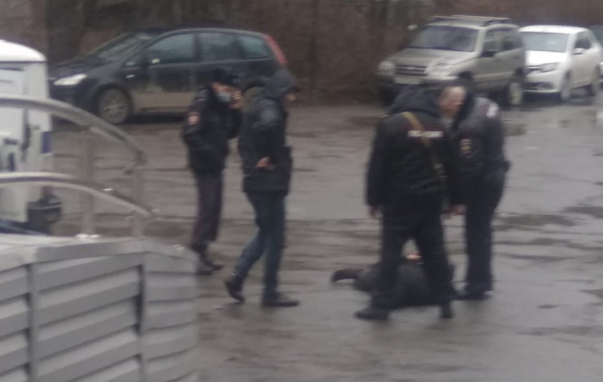 Полиция разбилась. Полиция Ростов на Дону. Мужик с разбитой головой. Парень с разбитой головой.
