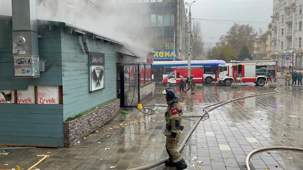 Что горит в ростове. Пожар в Ростове. Пожар в кафе Ростов на Дону. В Ростове крупный пожар. Пожар в Ростове на ул Республиканская.