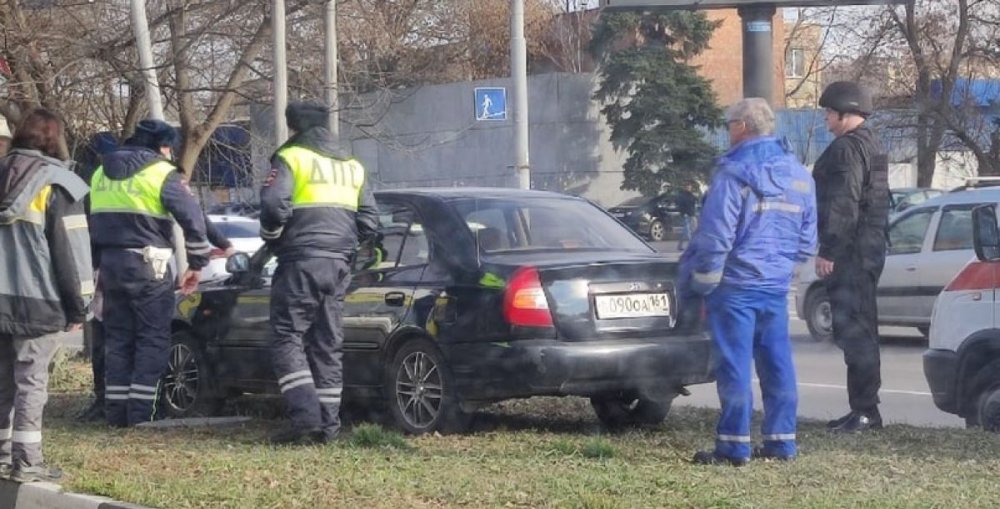 В Ростове водитель иномарки врезался в щит автозаправки 3 декабря