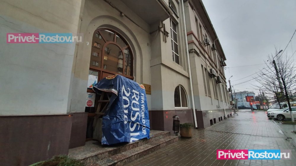 В Ростове три недели бывшего гендиректора «Ростовводоканала» не могут выкурить из здания