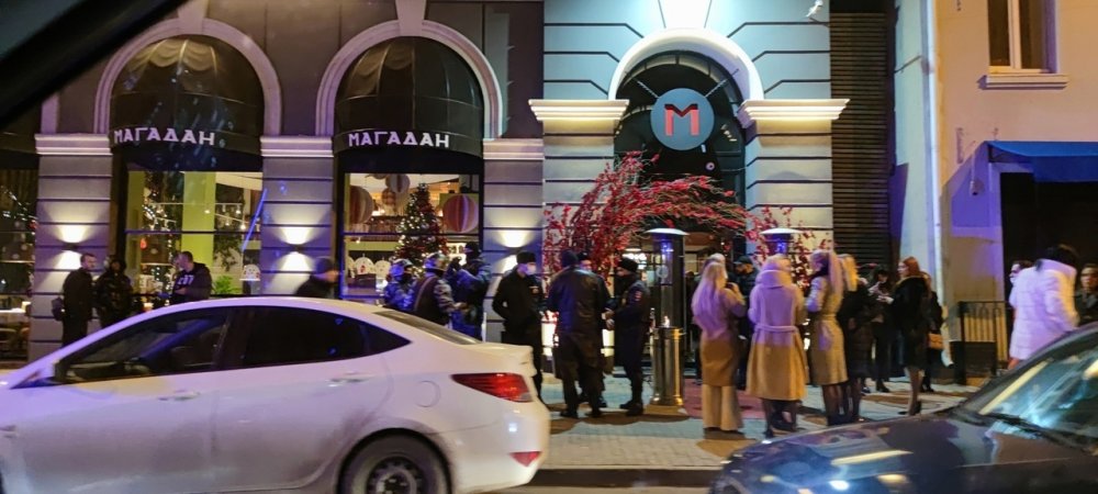 В Ростове вооружённый мужчина пытался попасть в ресторан «Магадан» 18 декабря