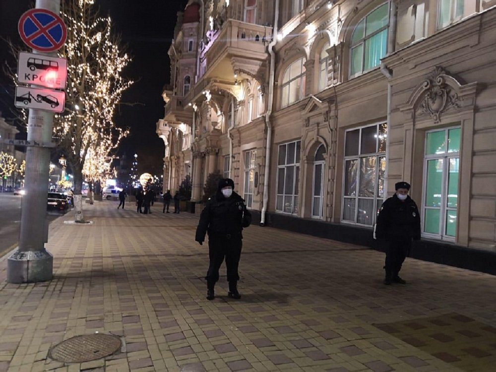 Пешеходная зона около мэрии Ростова-на-Дону оказалась в оцеплении
