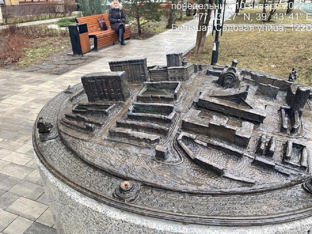 Неизвестные повредили бронзовую скульптуру на Большой Садовой в Ростове