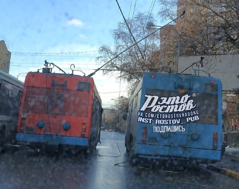 Очевидцами суровой стычки троллейбусов стали ростовчане на Стачки