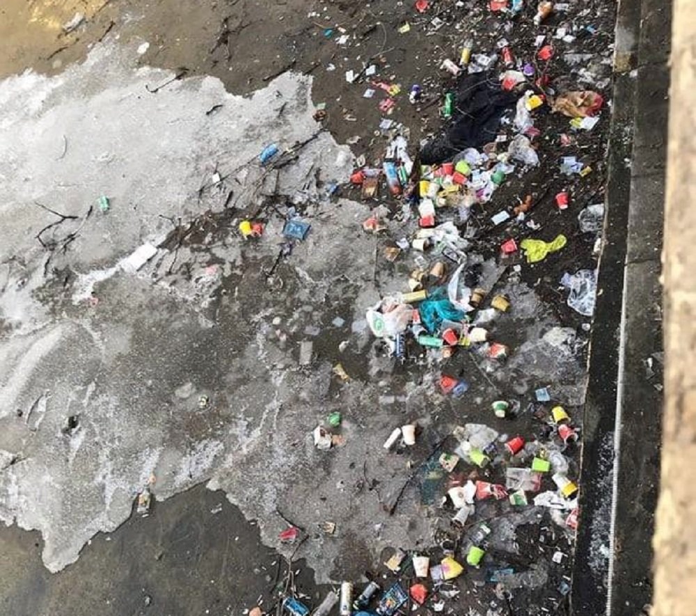 На груды мусора у автовокзала в Ростове пожаловались горожане