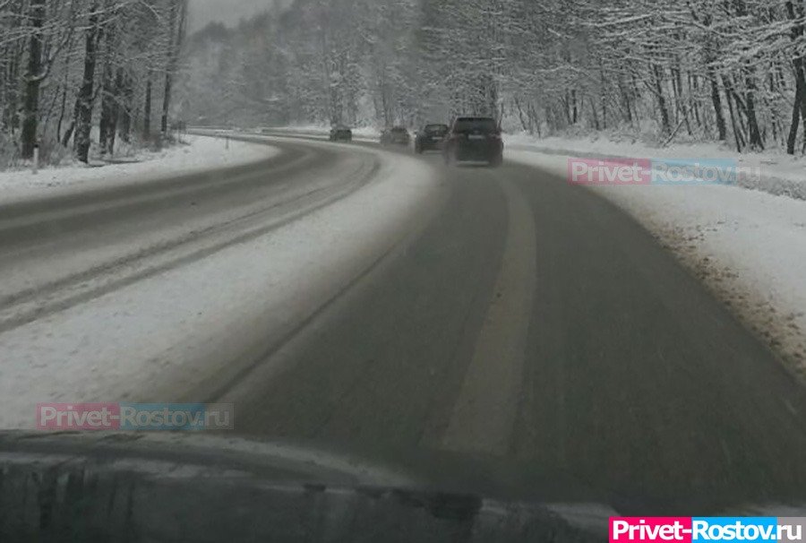О резком ухудшении ситуации на трассах в Ростовской области водителей предупреждают в ГИБДД