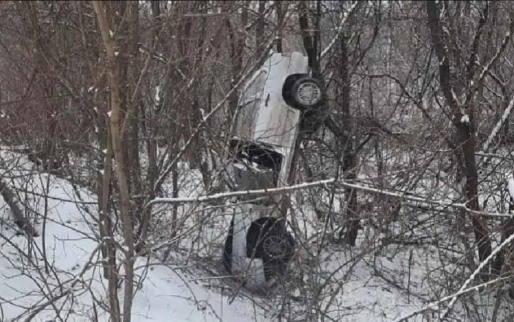 На трассе М-4 «Дон» в Ростовской области перевернулась легковушка