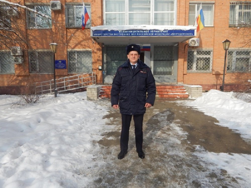 В Ростовской области полицейский-герой спас двух провалившихся под лёд детей