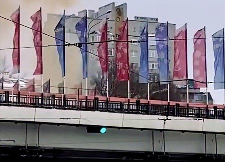 В Ростове под мостом Сиверса 29 января вспыхнули высоковольтные провода