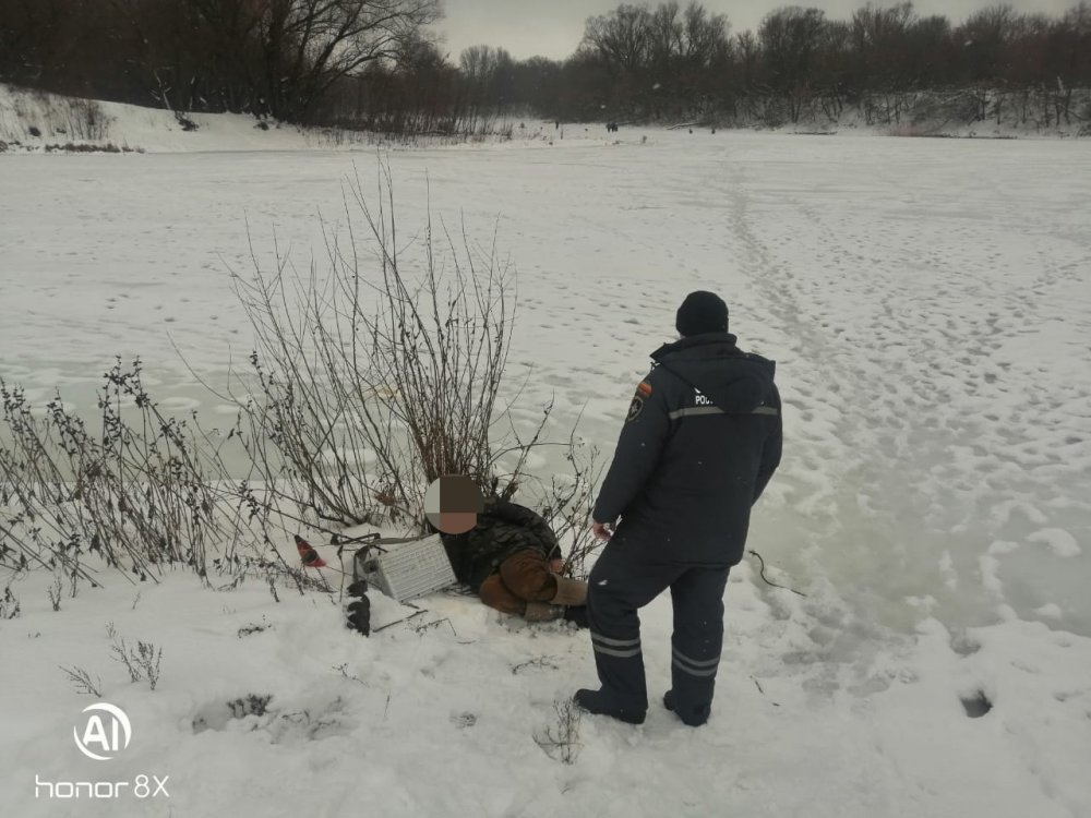 В Ростовской области рыбак уснул на льду и чудом не погиб