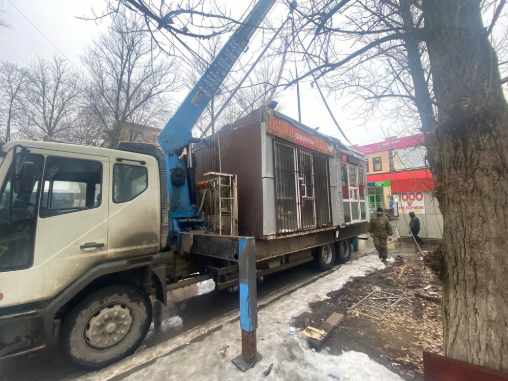 За пять дней февраля в Ростове демонтировали 25 незаконных ларьков