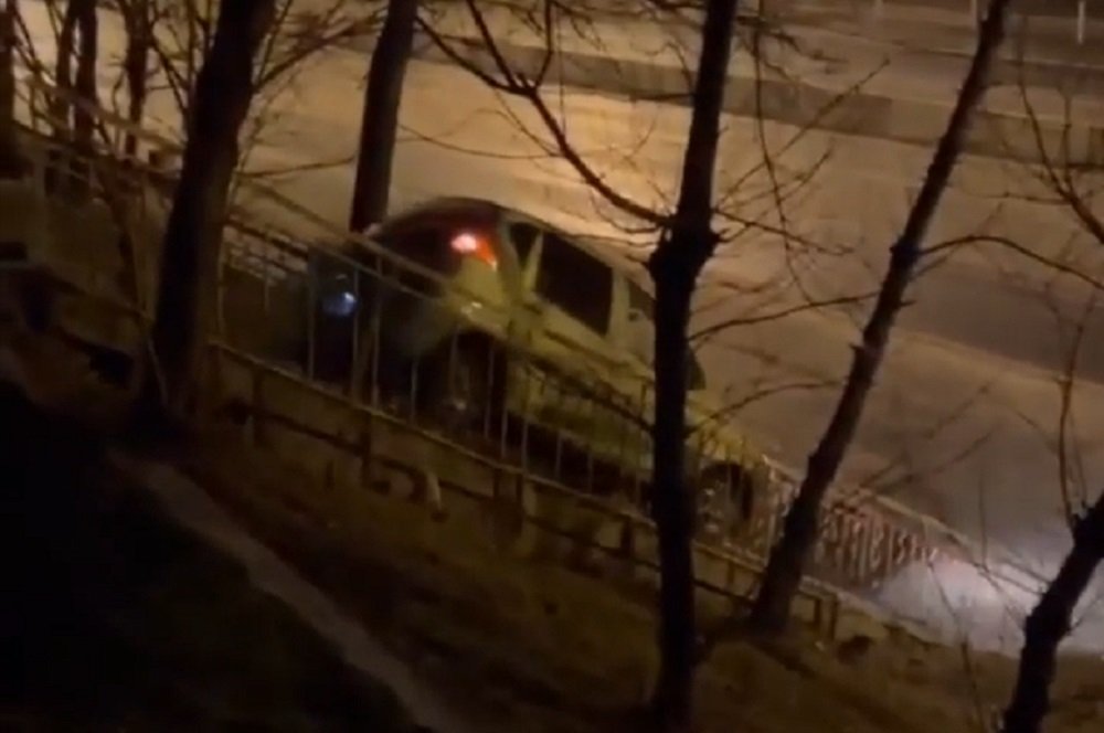 В Ростове водители-экстремалы устроили ралли на лестнице на пр. Стачки