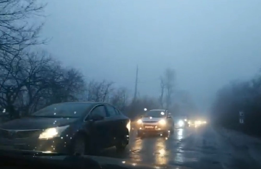 У границы с Ростовской областью в ДНР и ЛНР выстроились огромные пробки из автомобилей