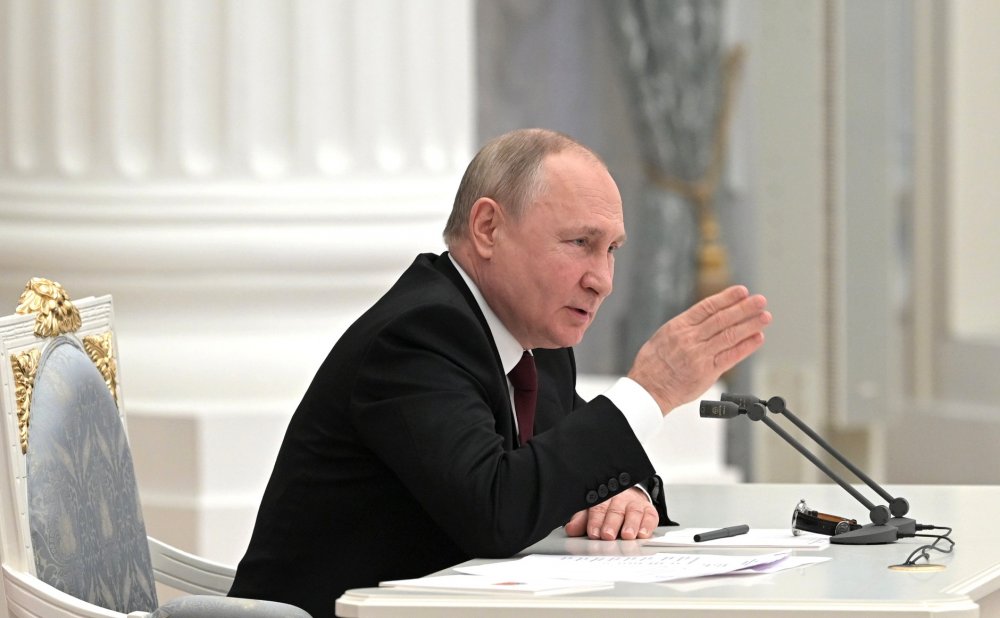 Президент России Путин подписал договоры о дружбе и взаимопомощи с ДНР и ЛНР