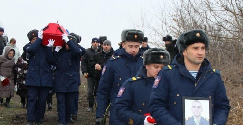 В Ростовской области провели первые похороны погибшего на Украине военнослужащего