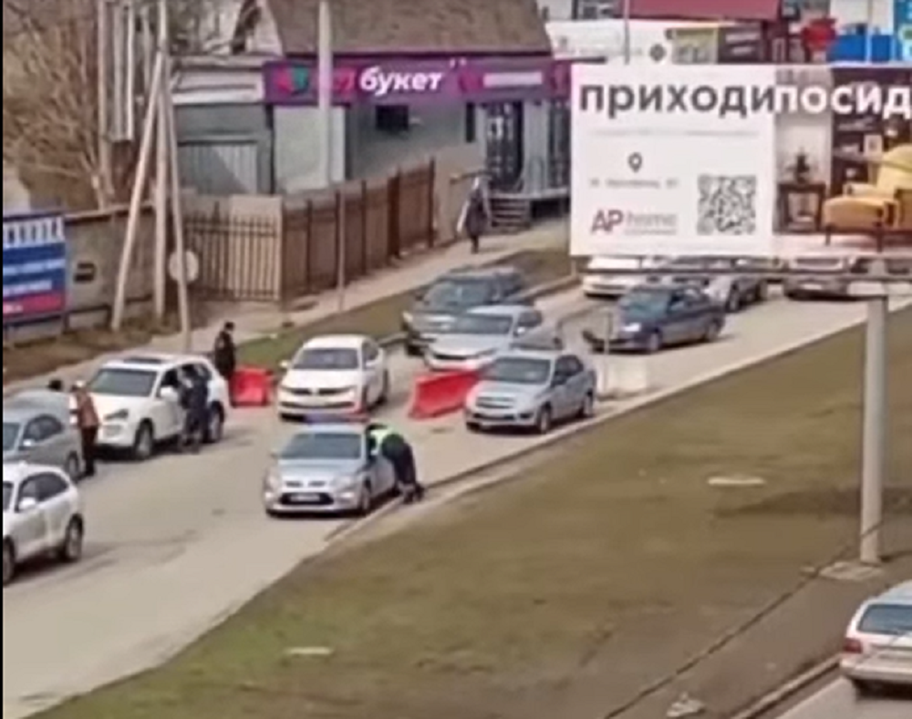 Ростовчан возмутили адские пробки из-за тотального досмотра машин на въезде в город
