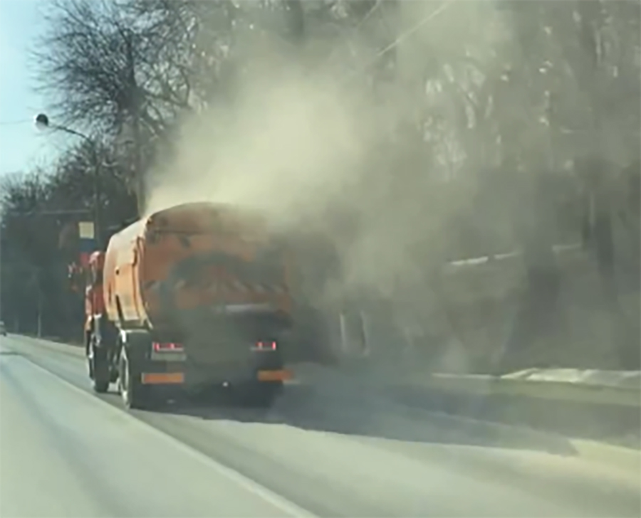 «Адовая»  уборка пылью ростовских дорог возмутила соцсети