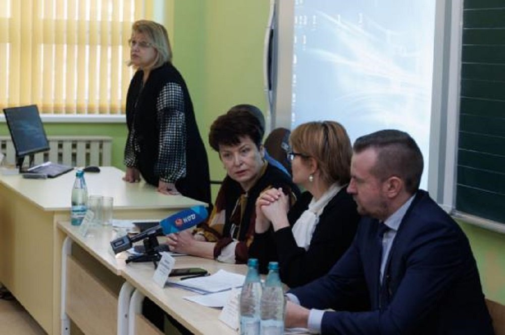Власти Ростова рассказали, в какие учебные заведения переведут учеников третьих классов из школы №75 в Суворовском