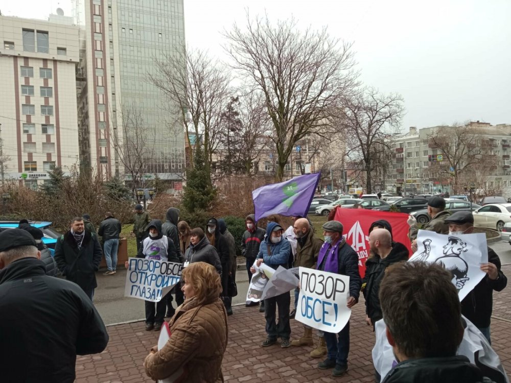 В Ростове прошли акции протеста после заселения в отель членов миссии ОБСЕ 2 марта