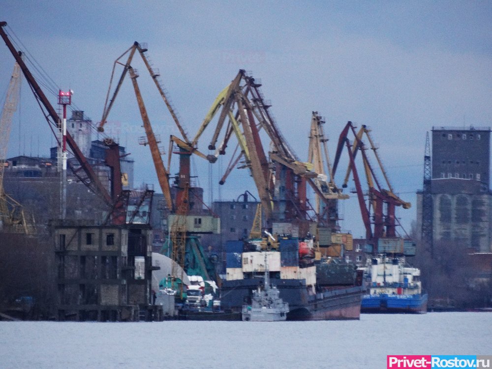 По Азовскому морю в порт Ростова через Дон прошли первые с 24 февраля суда