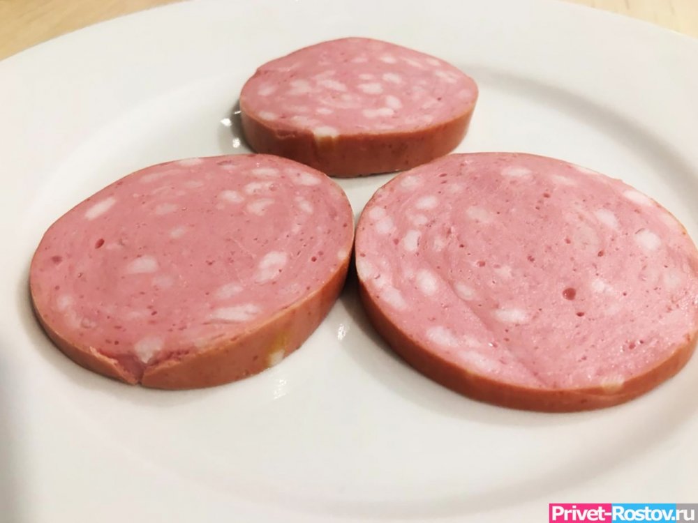 В докторской колбасе в Ростовской области обнаружили мясо кур вместо свинины в марте в 2022 году