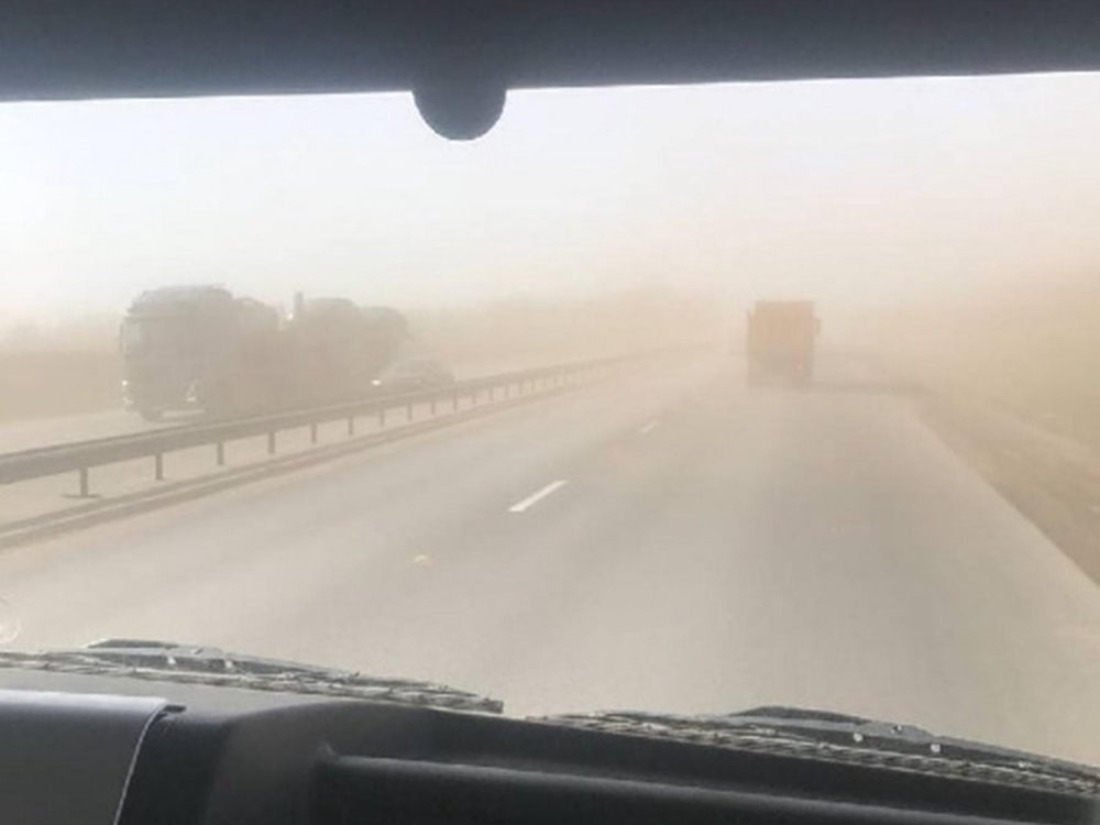 Пыльная буря накрыла часть Ростовской области