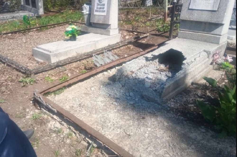 Вандалы осквернили могилу ветерана на Северном кладбище в Ростове-на-Дону