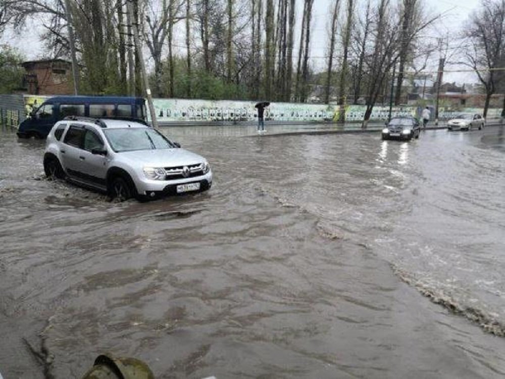 Часть Ростовской области ушла под воду после сильнейшего ливня