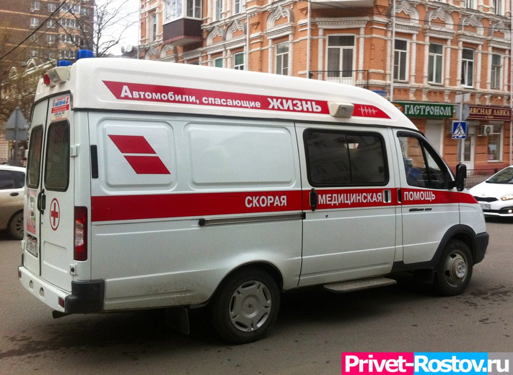 В Ростове-на-Дону из окна многоэтажки выпала 36-летняя девушка