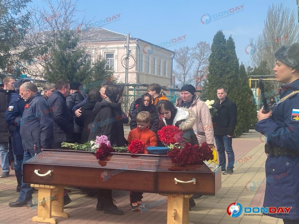 В Батайске похоронили 20-летнего десантника, погибшего в ходе спецоперации на Украине