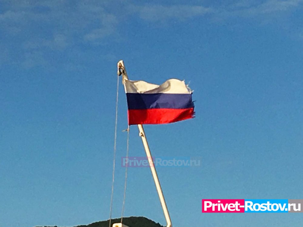 В школах Ростовской области собираются начинать учебные недели с гимна России и поднятия флага