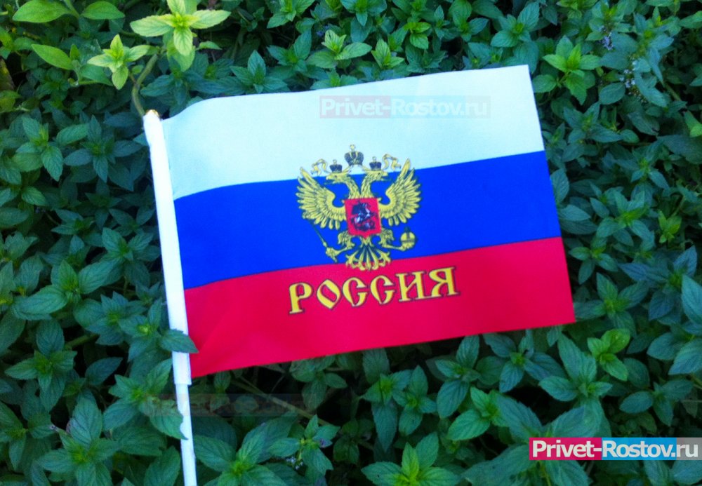 Моряка из Ростова арестовали в Латвии за попытку закрасить свастику на российском флаге