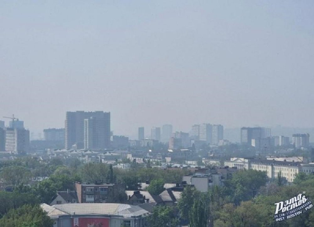 Несколько районов в Ростове-на-Дону заволокло дымом 9 мая