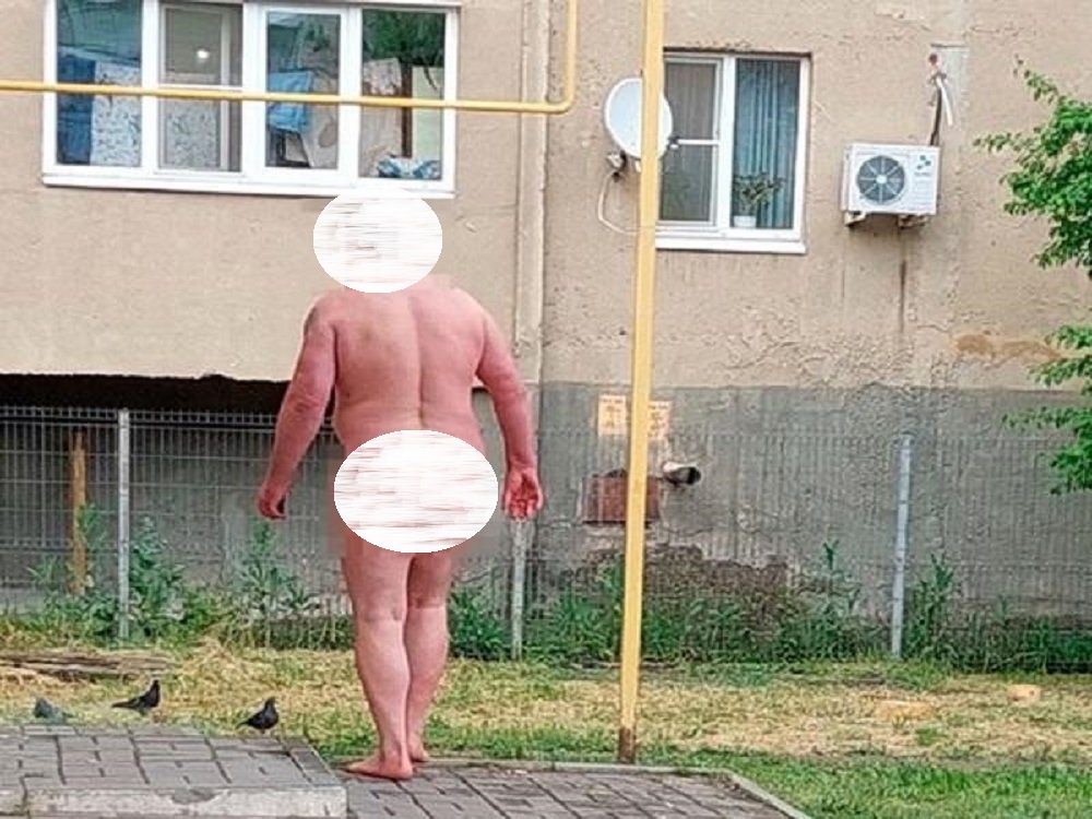 Жителей Каменска-Шахтинского шокировал голый мужчина, разгуливающий по городу