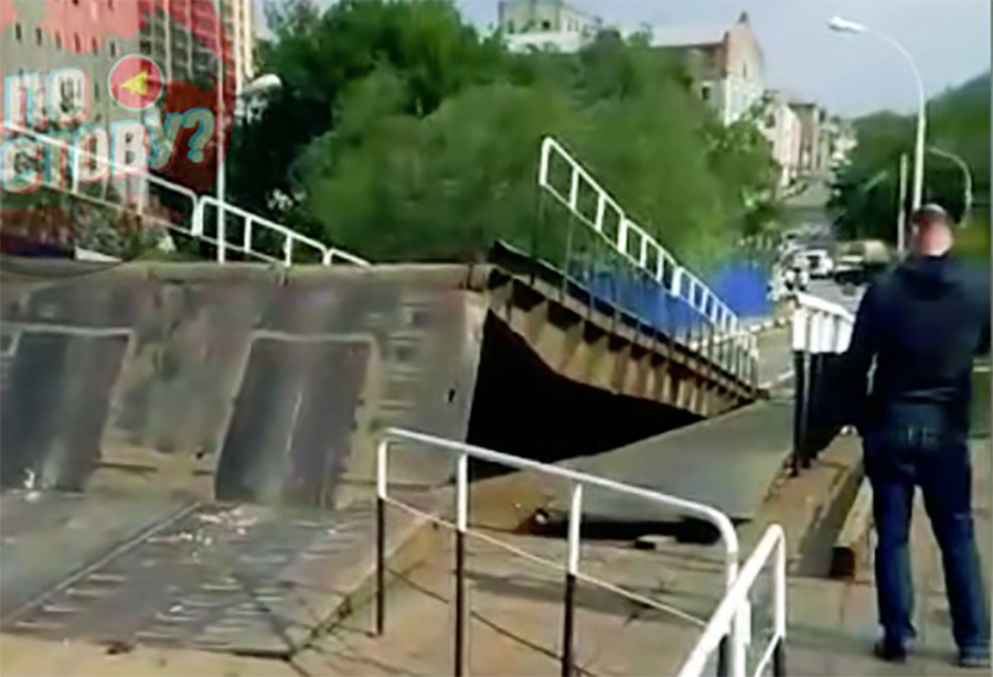 В Ростове-на-Дону произошла деформация понтонного моста на Зеленый остров утром 22 мая
