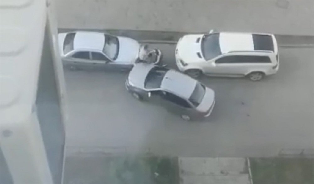 В Ростове на Левенцовке водитель подрался с пешеходом, а затем пытался его задавить 24 мая