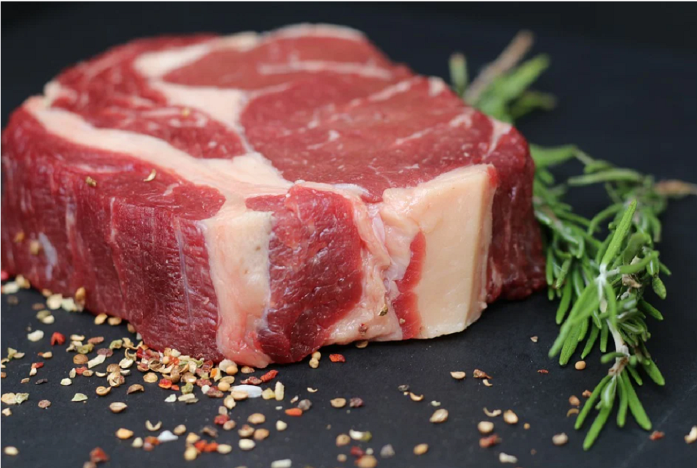 Россиян призвали отказаться от мяса, чтобы снизить риск развития онкологии