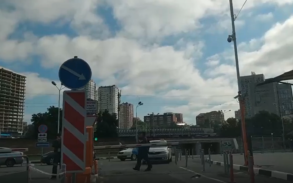 Ростовчане пожаловались на беспредел на парковке у ЖД вокзала «Ростов Главный».