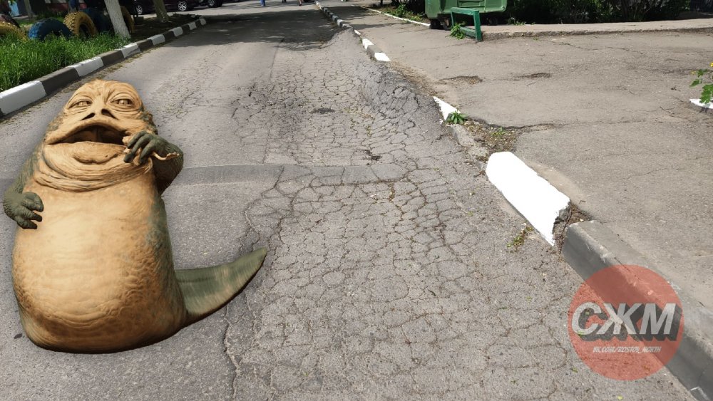 Жители СЖМ в Ростове-на-Дону с помощью монстров потребовали ремонта дорог от мэрии
