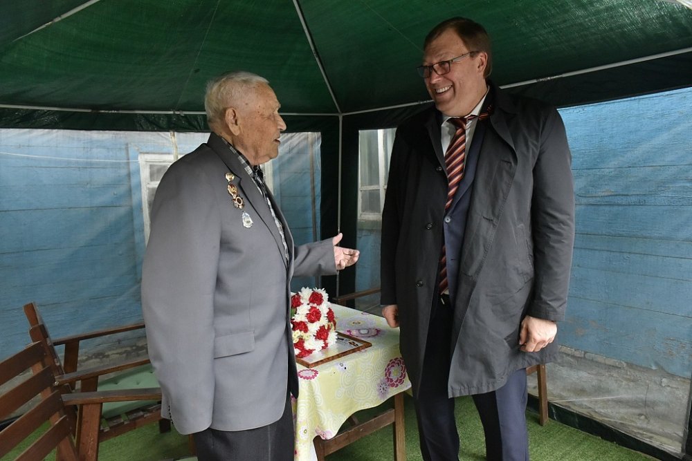 Спикер донского парламента Александр Ищенко поздравил в Батайске ветеранов ВОВ