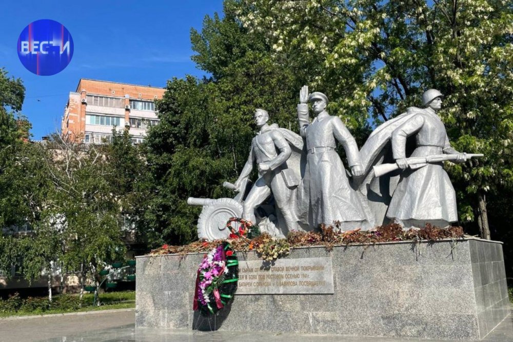 Ростовчане жалуются на засохшие и гниющие цветы на памятнике артиллеристам со дня Победы