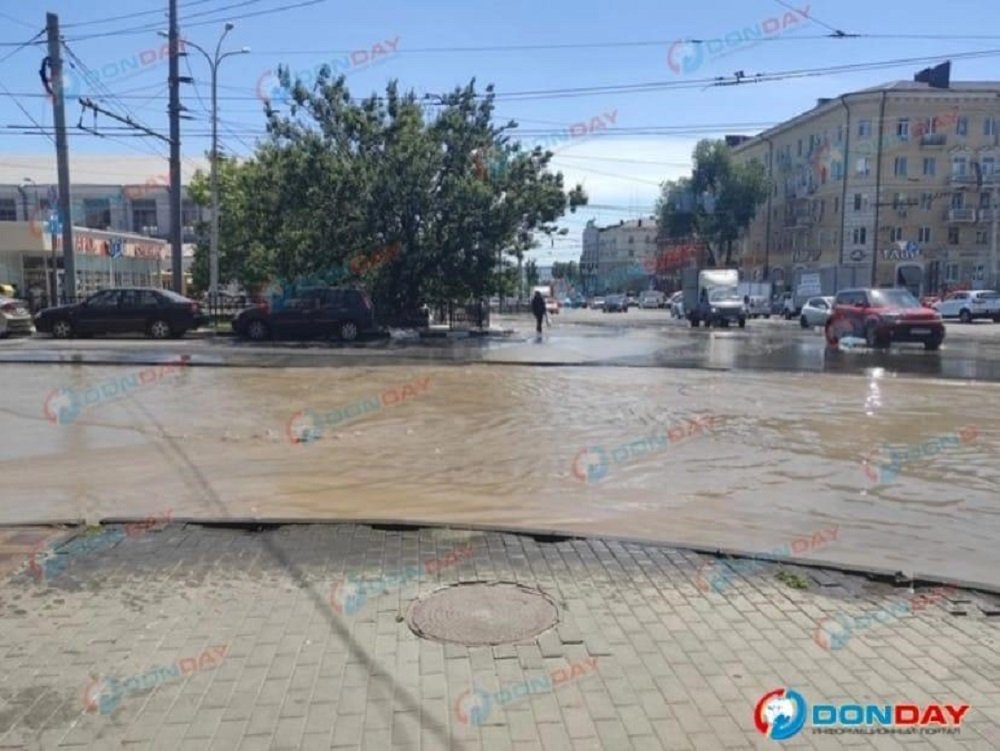 В Ростове-на-Дону затопило Центральный рынок днем 9 июня