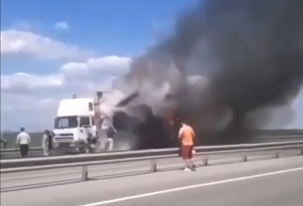 Молния поразила грузовик на трассе в Ростовской области 17 июня