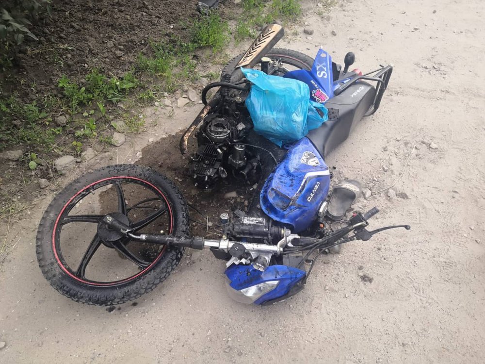 Легковушку на мопеде протаранивали двое подростков в Ростовской области 18 июня