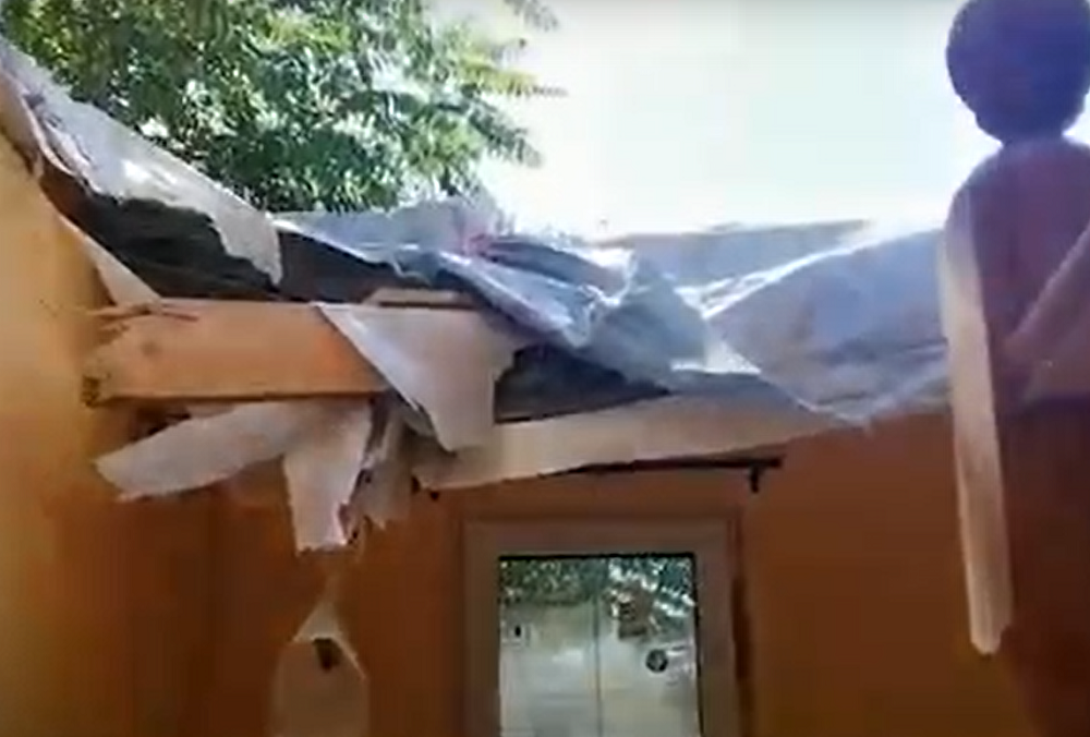 В Ростове-на-Дону семья с ребенком вторую неделю живет в «искалеченном» доме без крыши