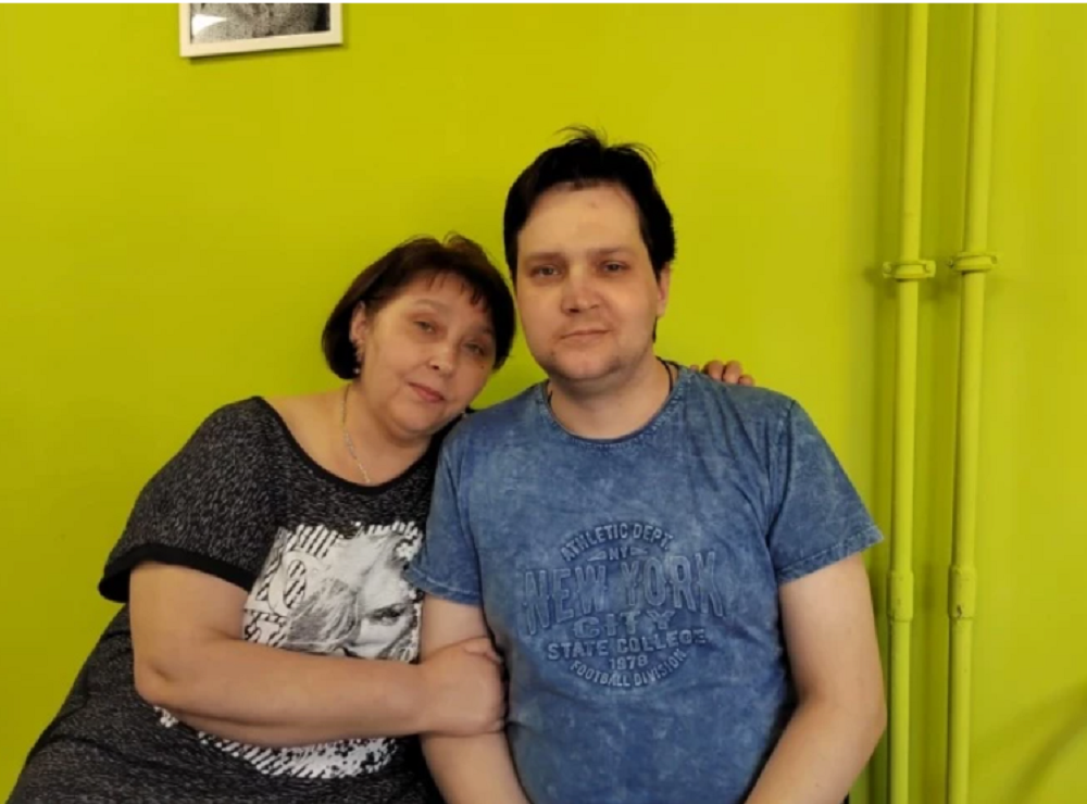 Две недели никто в Ростове-на-Дону не хочет заселить к себе мать с больным раком сыном из Донбасса