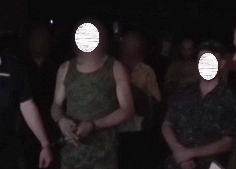 В Новошахтинске провели следственный эксперимент: задержанный показал, как убивал семью